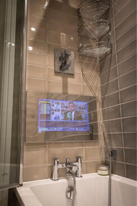 Luxury Modern Apt With Parking On Leigh Broadway Lejlighed Eksteriør billede